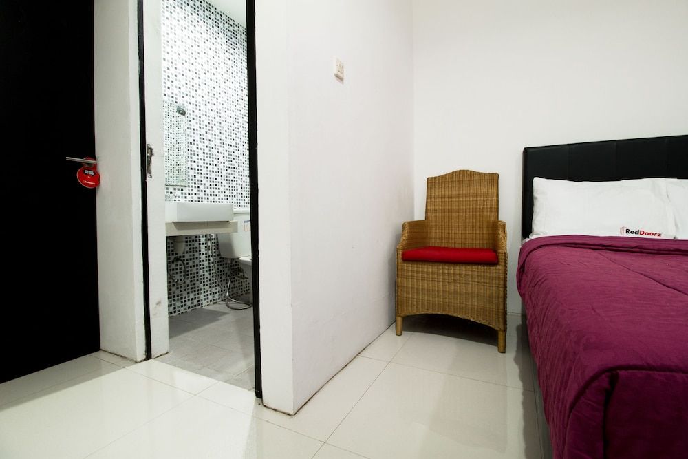 undefined RedDoorz @ Cilandak 3 6