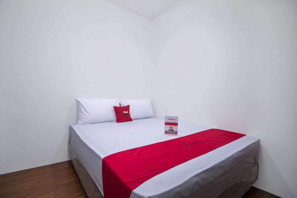 undefined RedDoorz Plus near Plaza Indonesia 4