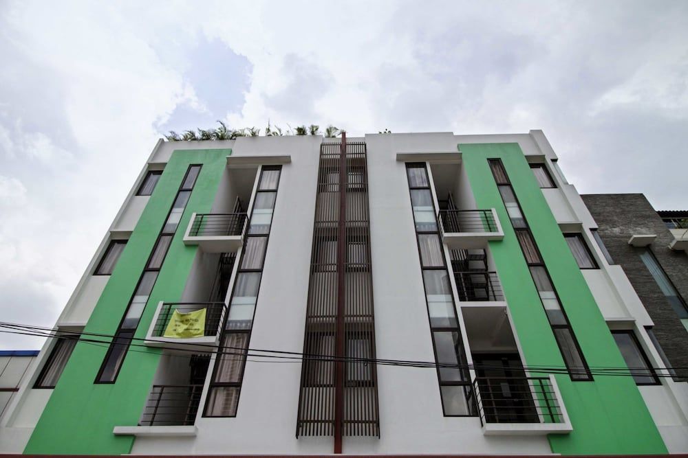 undefined RedDoorz Plus near Plaza Indonesia 2