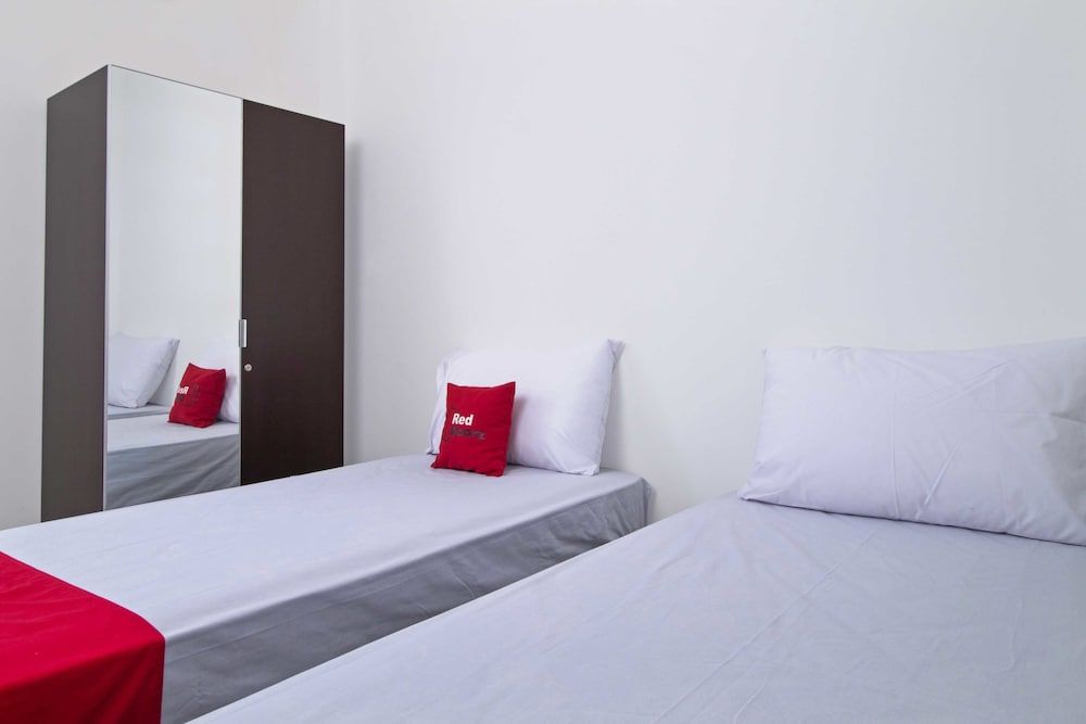 undefined RedDoorz Plus near Plaza Indonesia 6