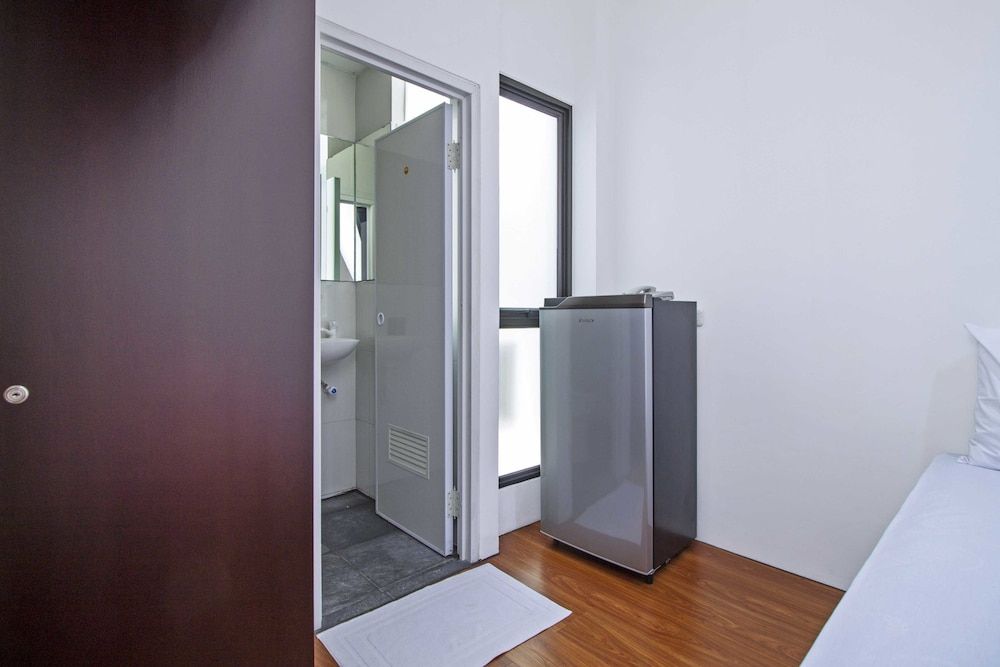 undefined RedDoorz Plus near Plaza Indonesia 8