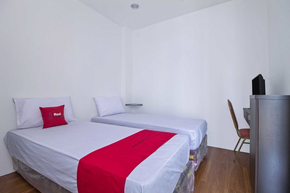 undefined RedDoorz Plus near Plaza Indonesia