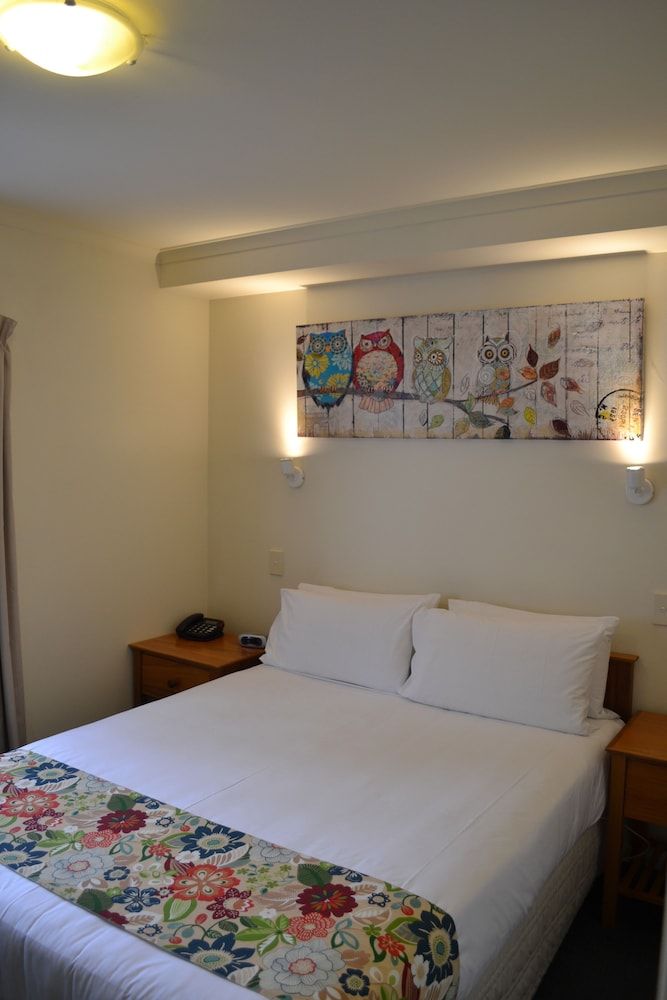 Colonial Lodge Motel Apartment, 1 Bedroom, Hot Tub 5