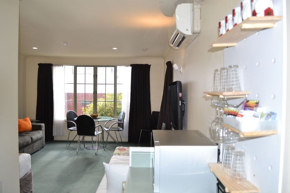 Colonial Lodge Motel Apartment, 1 Bedroom, Hot Tub 4