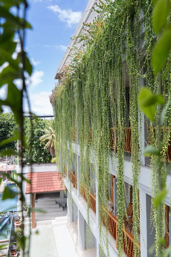 undefined Komodo Lodge 4