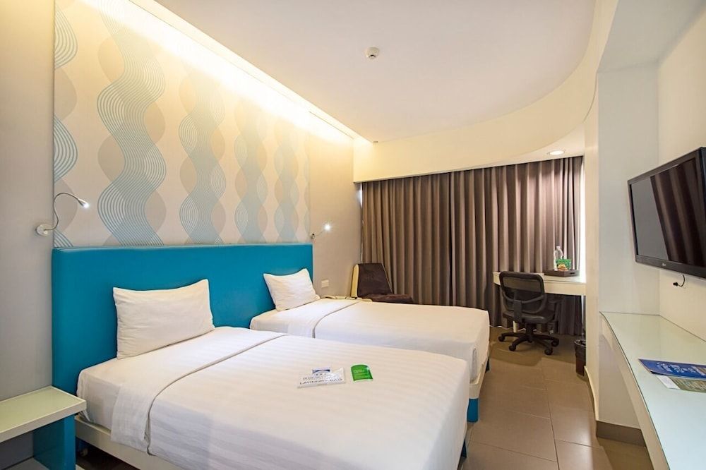 undefined Blue Sky Hotel Petamburan 6