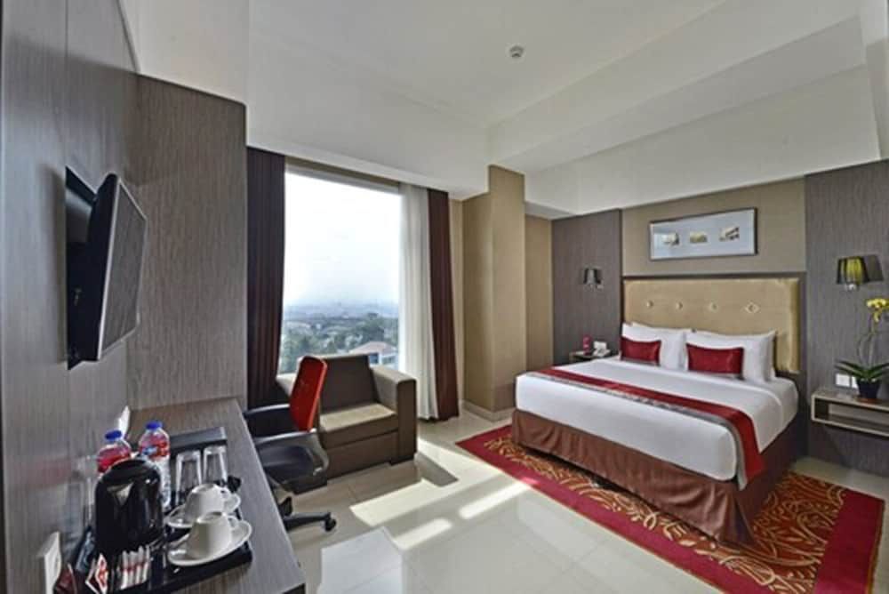 Travello Hotel Bandung Deluxe Double Room 2