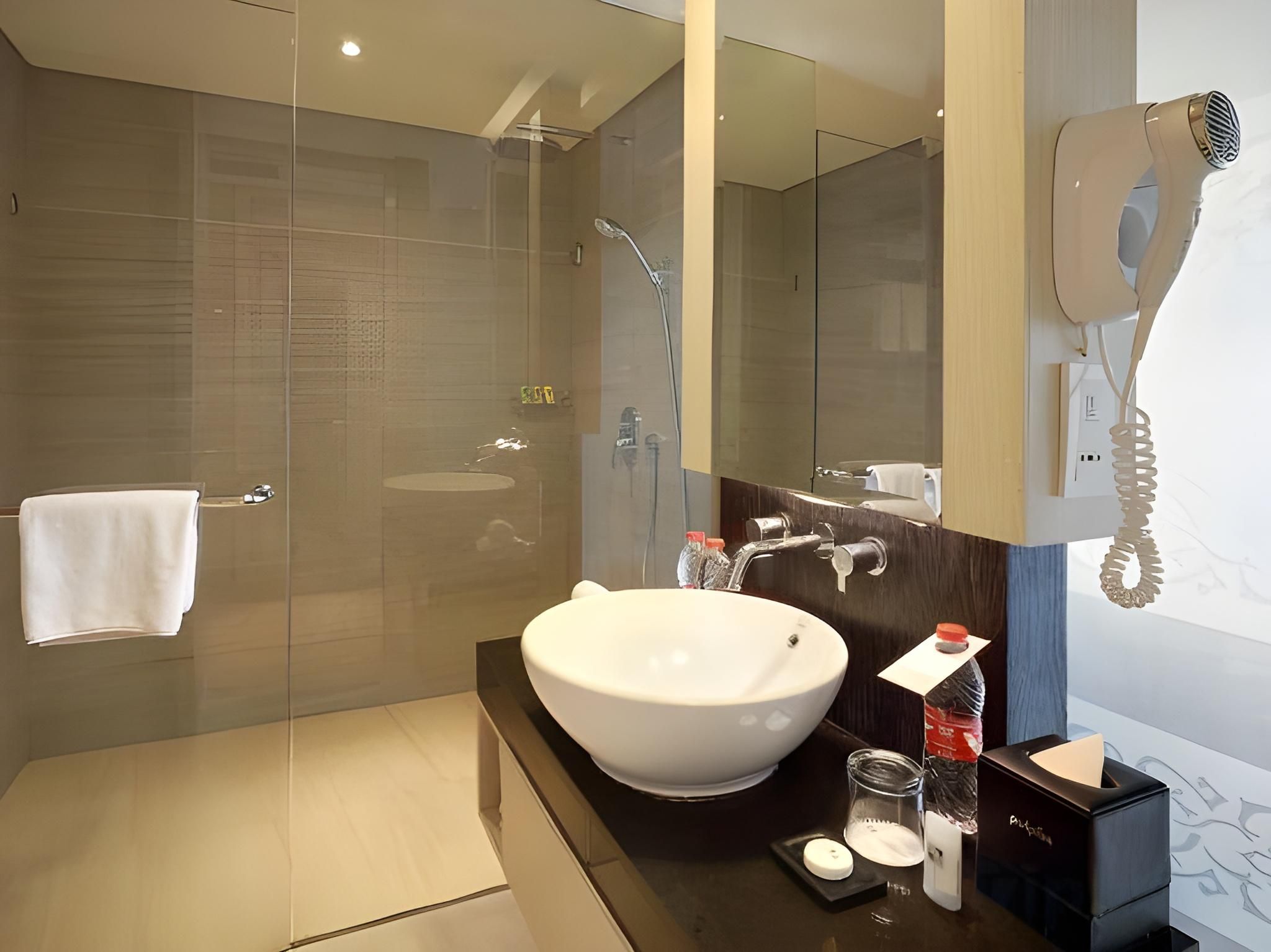 Triple Room with City View