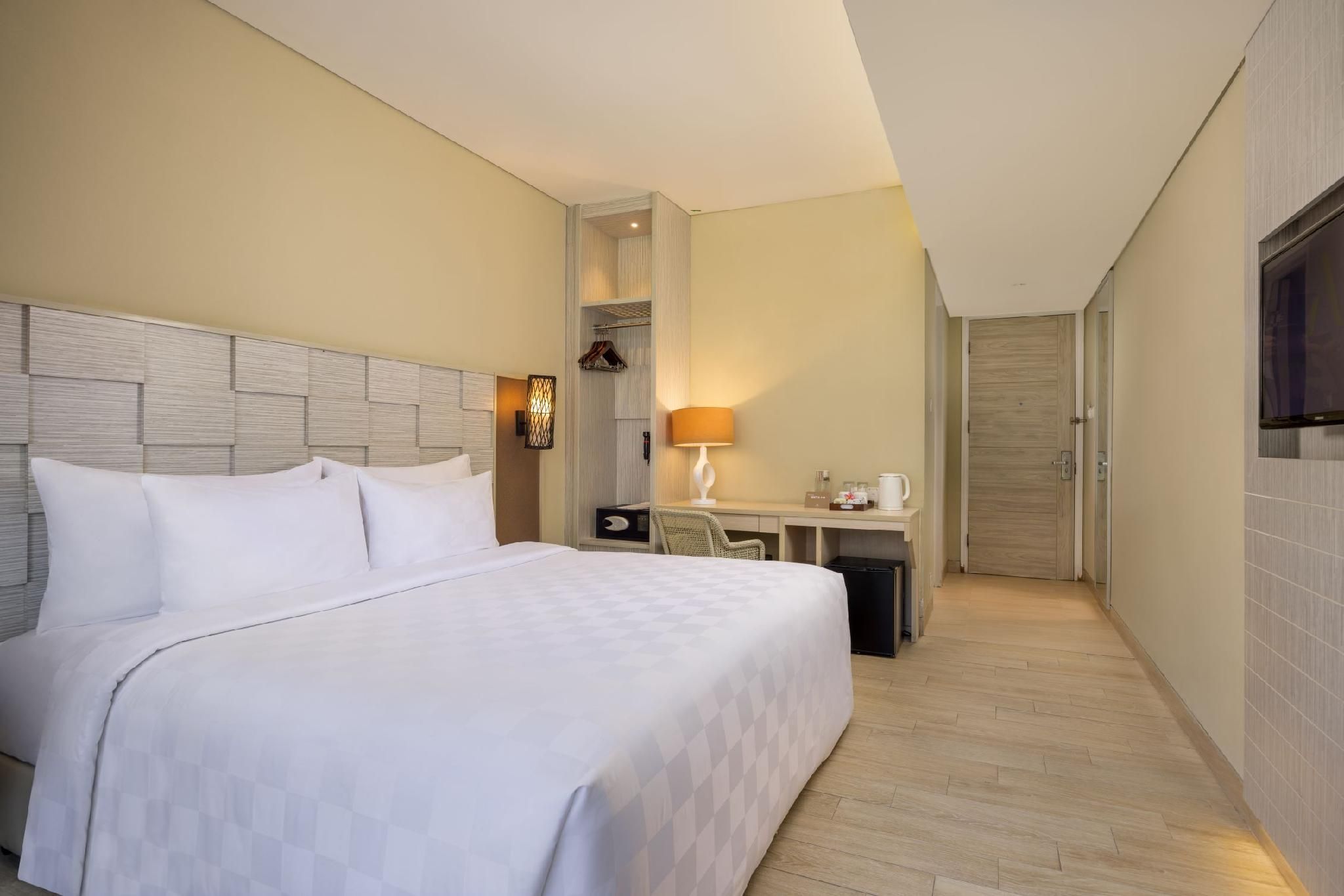 Deluxe Room with City View