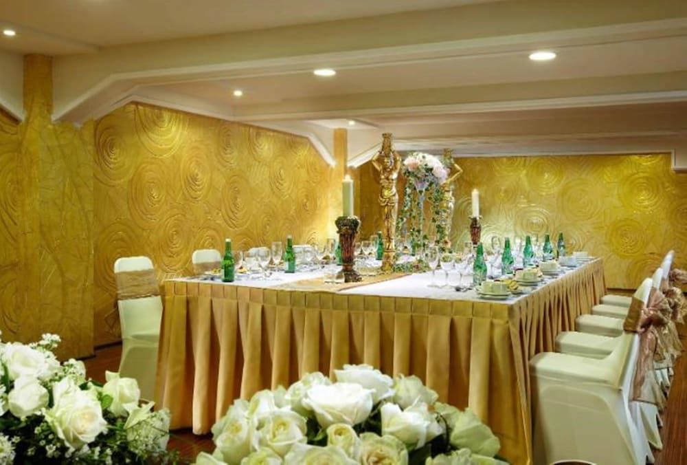 undefined Amos Cozy Hotel & Convention Hall 8