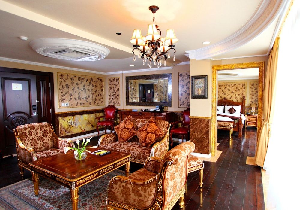 undefined Amos Cozy Hotel & Convention Hall 3