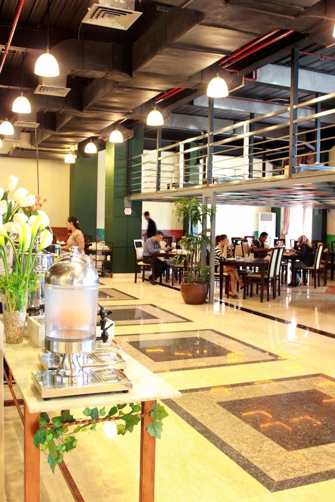 undefined Amos Cozy Hotel & Convention Hall 6