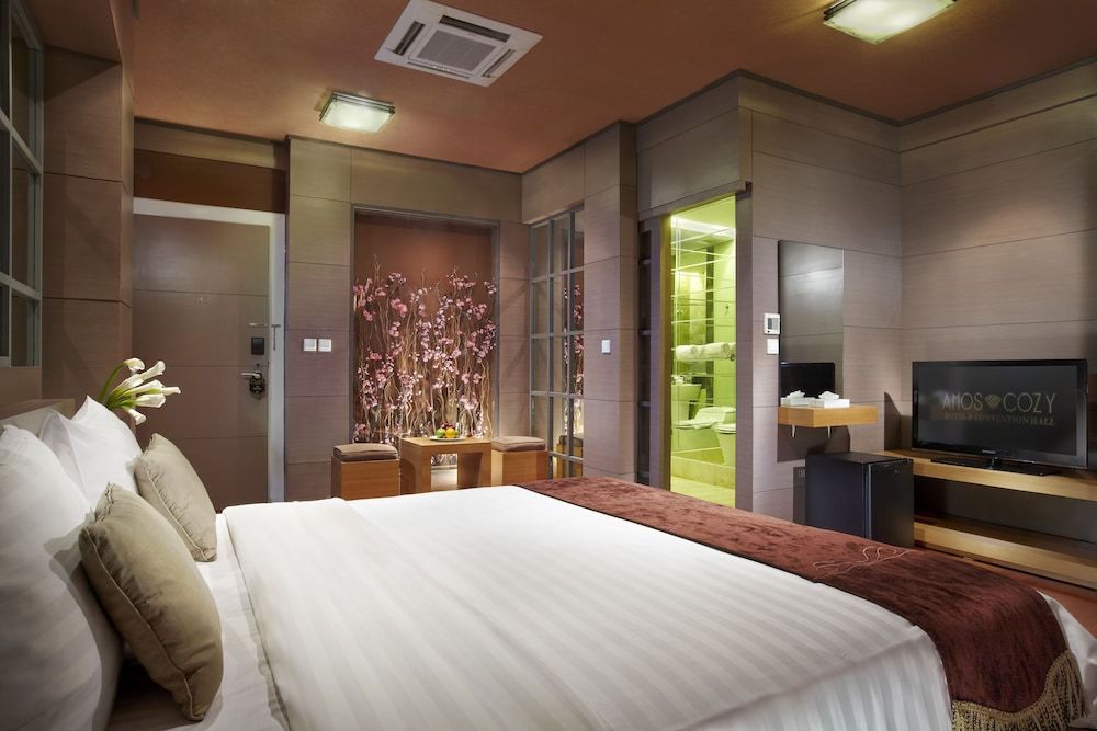 undefined Amos Cozy Hotel & Convention Hall 10
