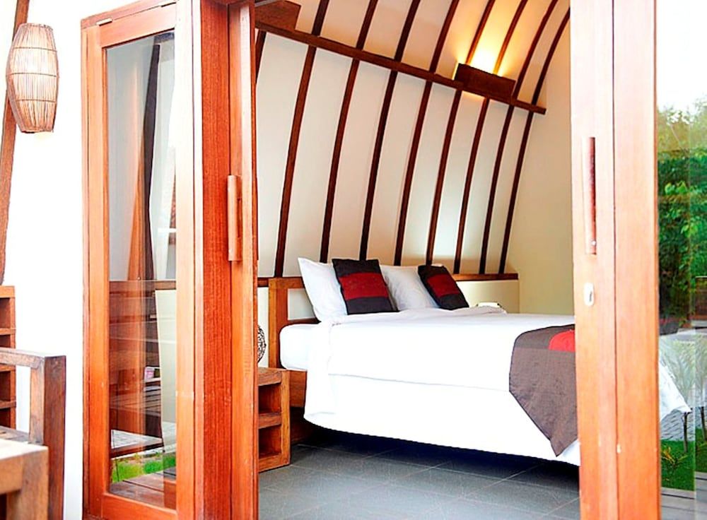 Sea View Poolside Bungalow with Extra Bunk Bed