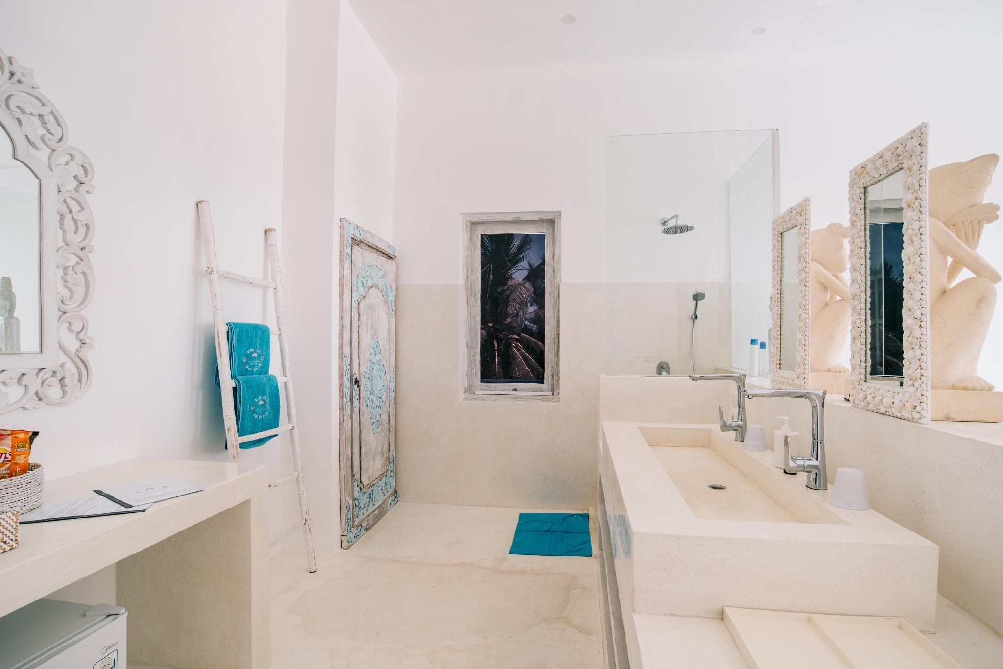 Villa Gili Bali Beach Sunset Suite 4