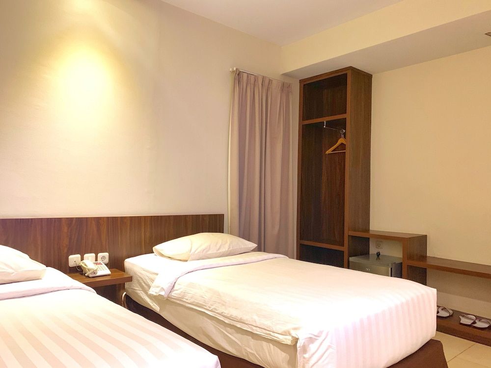 Ameera Hotel Deluxe Room 2