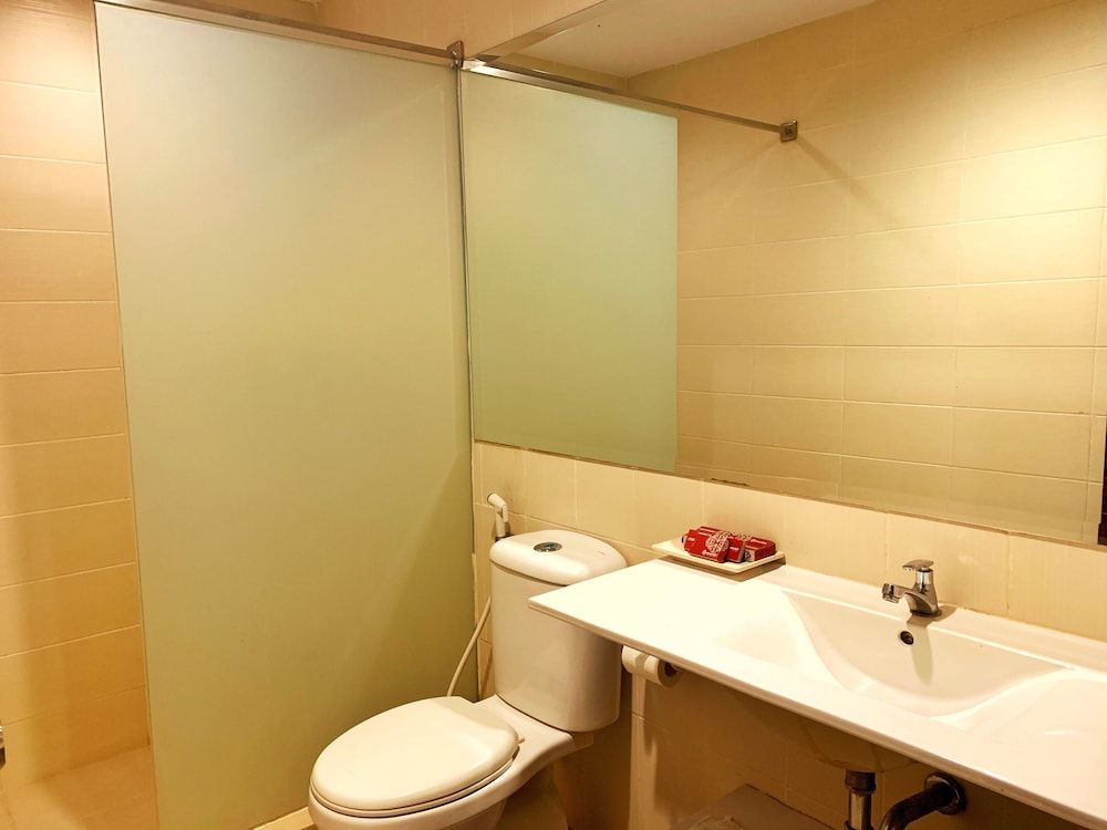 Ameera Hotel Business Room 6