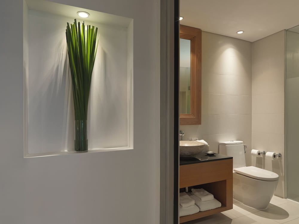 Two Bedroom Pool Suite (Pets Allowed)
