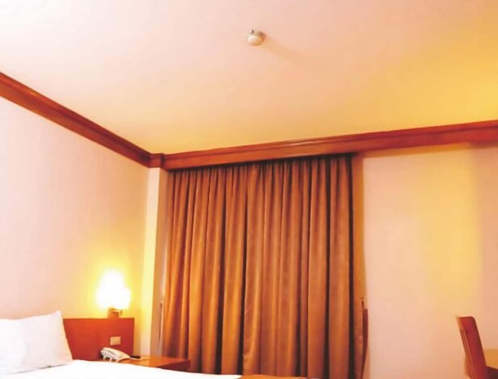 Patra Jakarta Double Room 16