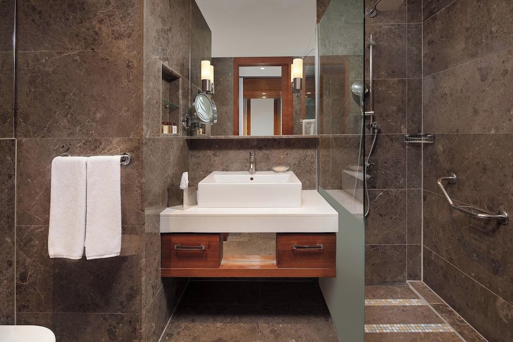 Sheraton Istanbul Atakoy Hotel Deluxe Room, 2 Twin Beds, Non Smoking, Sea View 5