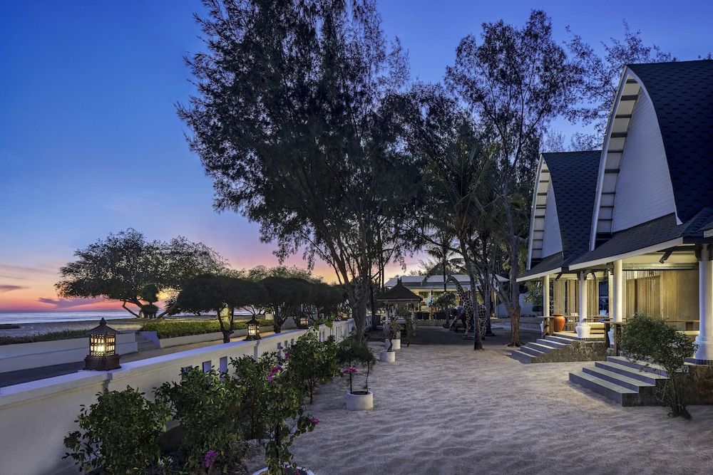 undefined Jambuluwuk Oceano Resort Gili Trawangan 4