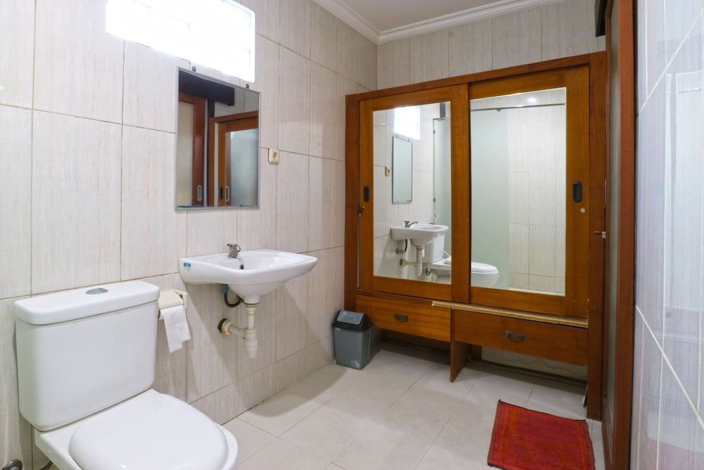 Rena Segara House Kuta Deluxe Twin Room 6