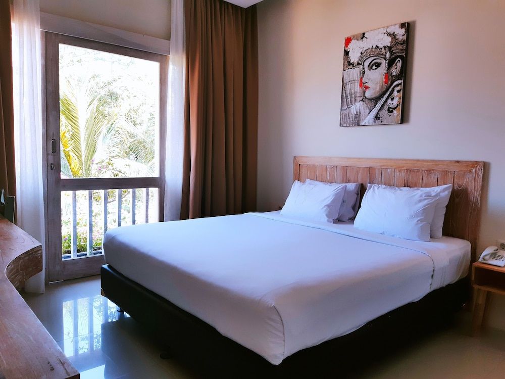 The Beach House Resort Superior Room with Pool View 9