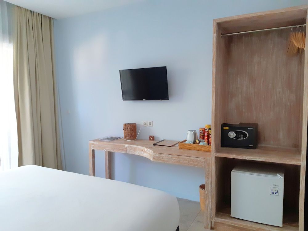 The Beach House Resort Superior Room with Pool View 13