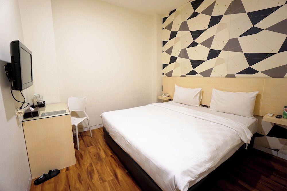 Hotel 88 Mangga Besar 120 by WH Superior Room, 1 Double Bed 2