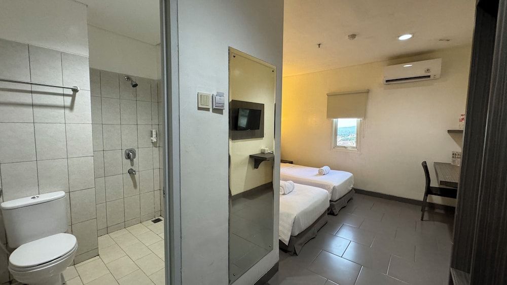 IZI Hotels Superior Twin Room 3