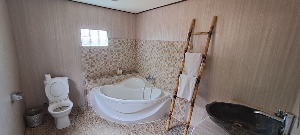 The Kayuan Standard Studio, 1 Queen Bed, Mountain View 9