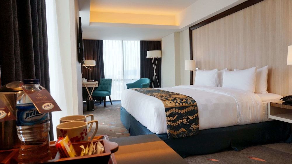 Louis Kienne Hotel Pandanaran Deluxe King Room 2