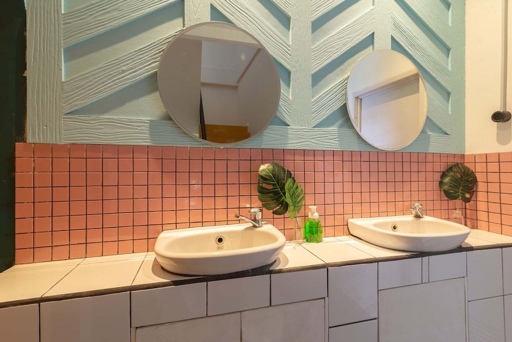Wonderloft Hostel Kota Tua Economy Twin Room, Shared Bathroom 4