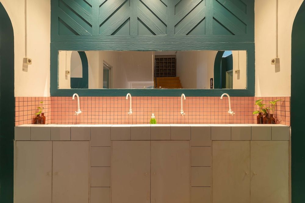 Wonderloft Hostel Kota Tua Economy Twin Room, Shared Bathroom 6