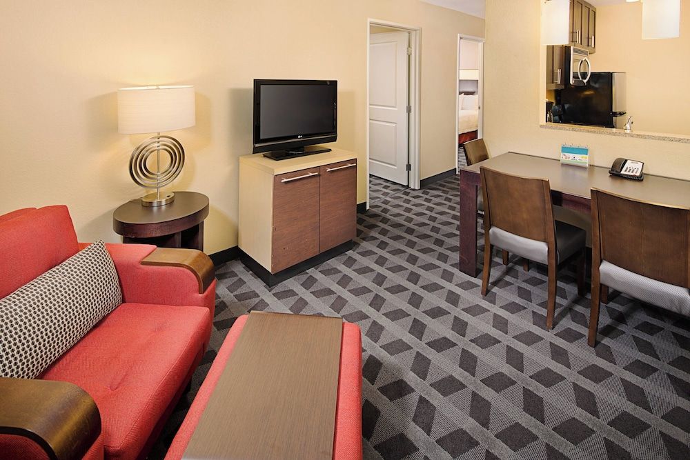 Suite, 2 Bedrooms, Non Smoking (Mobility/Hearing Accessible, Tub)