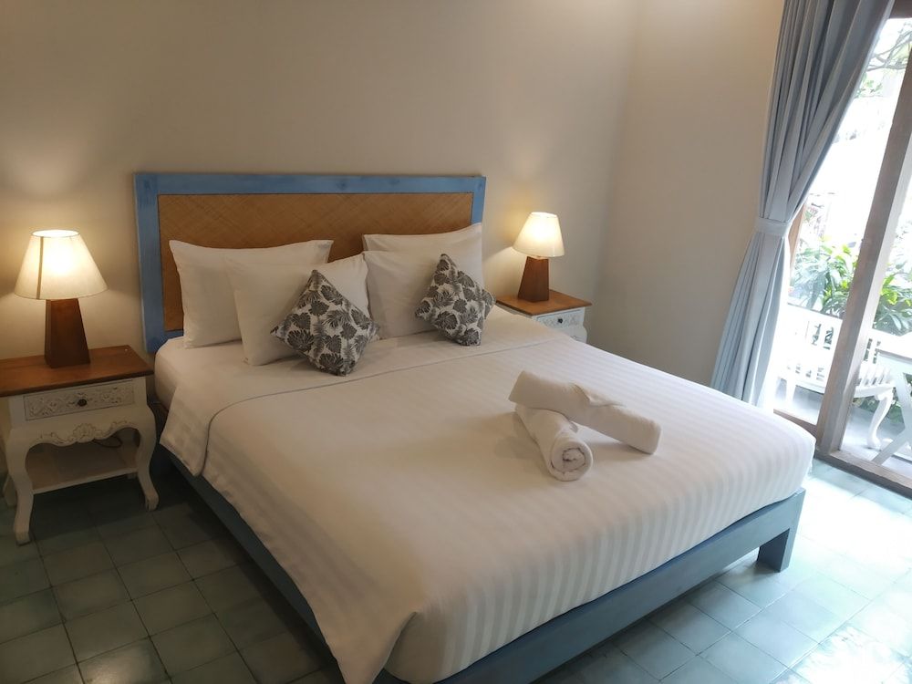 Jukung Guest House Superior Room, 1 Double Bed, Terrace, Poolside 4