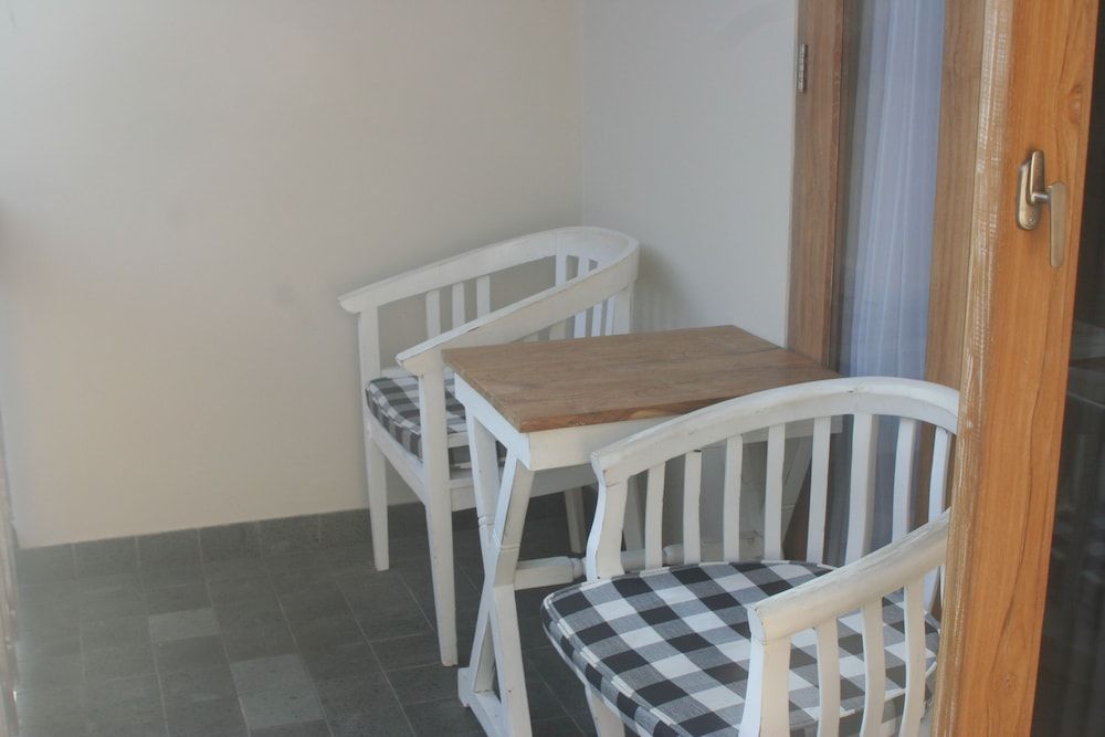 Jukung Guest House Standard Room, 1 Double Bed, Balcony, Garden View 5