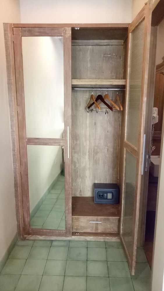 Jukung Guest House Superior Room, 1 Double Bed, Terrace, Poolside 3