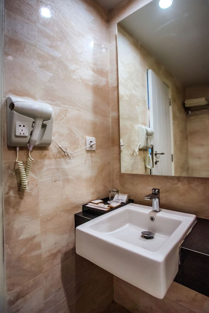 Sylvia Resort Komodo Labuan Bajo Premier Double or Twin Room, Hill View 9