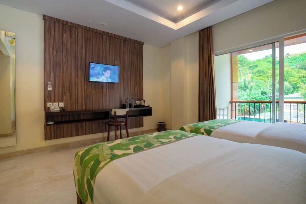 Sylvia Resort Komodo Labuan Bajo Premier Double or Twin Room, Hill View 6
