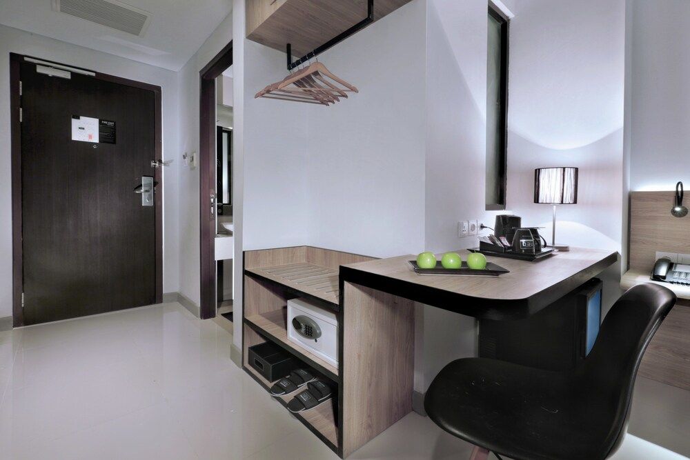 Hotel Neo Gajah Mada Pontianak by ASTON Superior Room 5