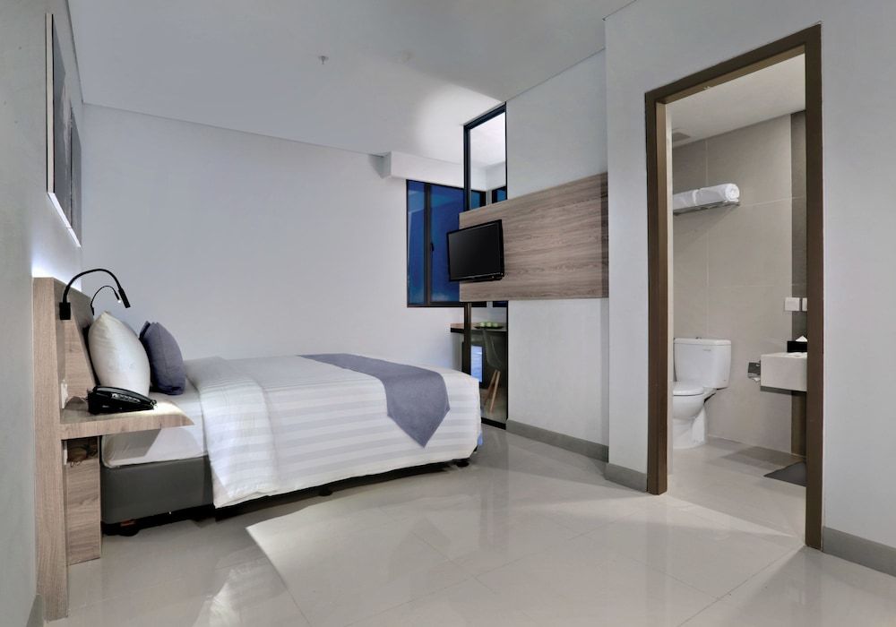 Hotel Neo Gajah Mada Pontianak by ASTON Deluxe Room 4
