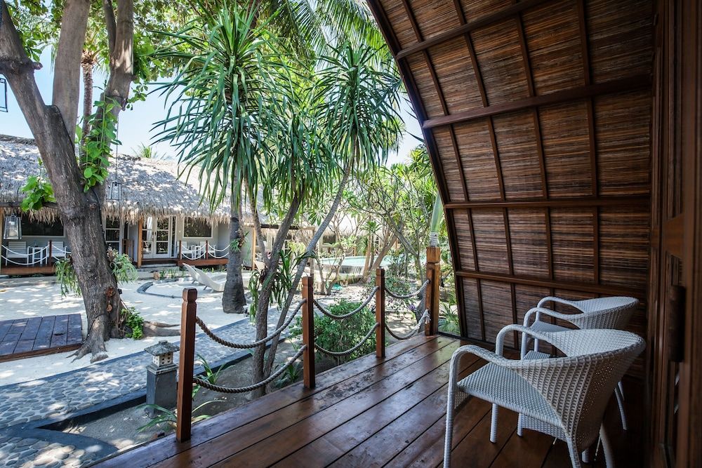 Manta Dive Gili Trawangan Resort Traditional Bungalow Hollywood Twin 7