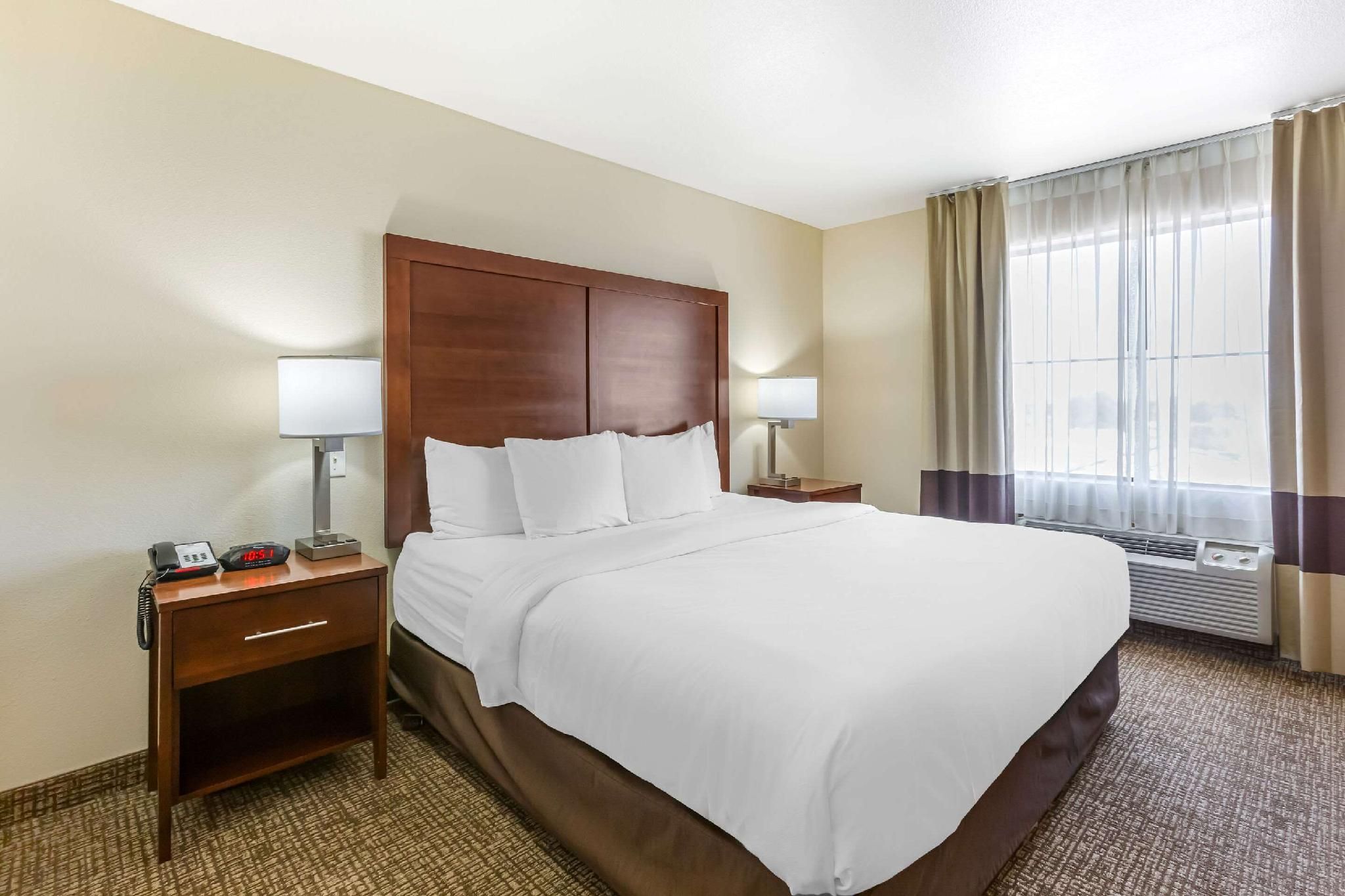 1 King Bed, Suite, Nonsmoking, Accessible