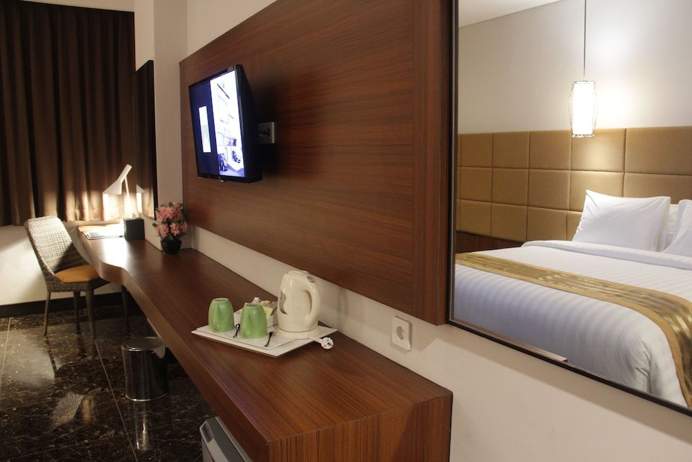 Atrium Premiere Hotel Cilacap Deluxe Room 6
