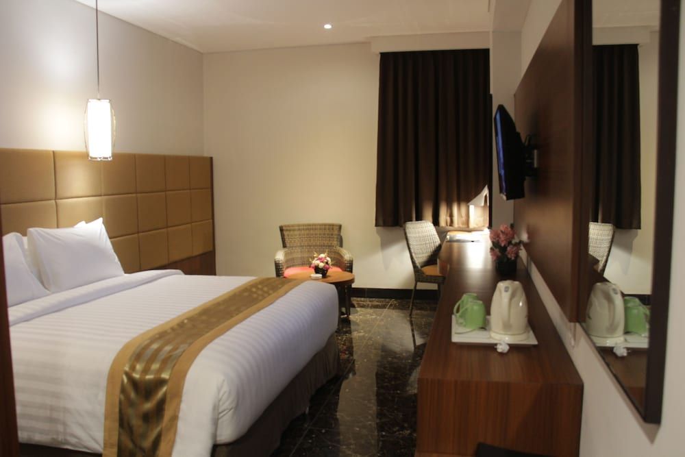 Atrium Premiere Hotel Cilacap Deluxe Room 3