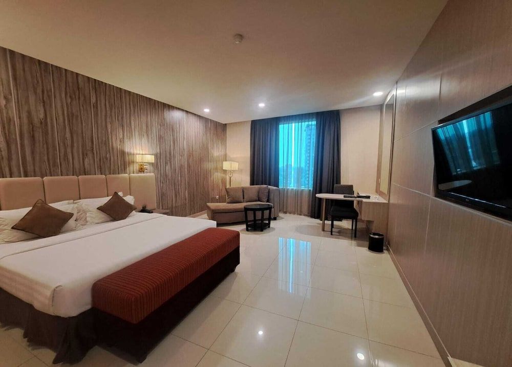 undefined Grand Paragon 3