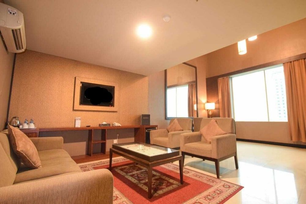 undefined Grand Paragon 2