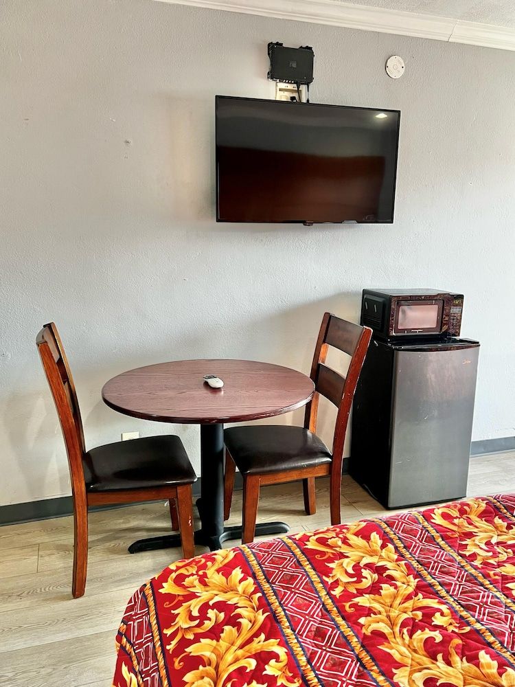 Aqua Inn Motel Double Room, 2 Double Beds, Smoking 4