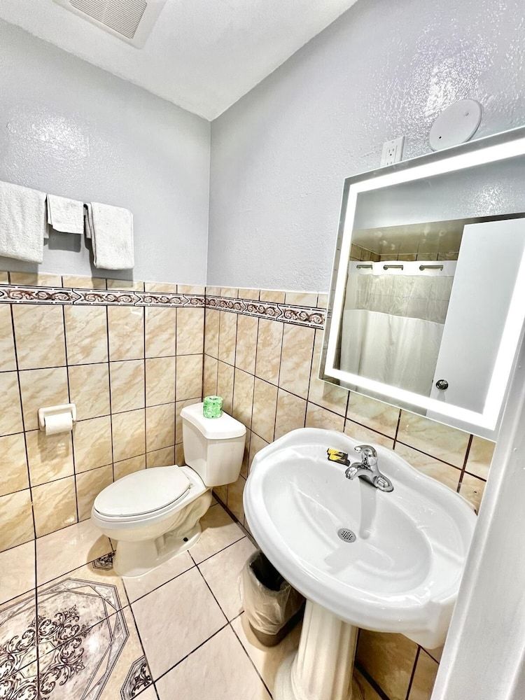 Aqua Inn Motel Standard Room, 1 King Bed, Non Smoking 2